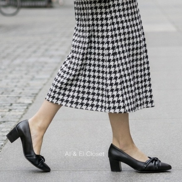 easy street Shoes - Easy Street Millie Black Pumps Size 8.5 M Low Block Heel with Patent Toe NWB